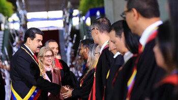 Maduro saludando a los jueces
