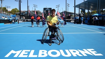 Fernández con el trofeo del