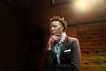 Mbagny Sow en “Los amigos”.