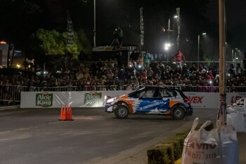 Pusieron tribunas sobre la avenida