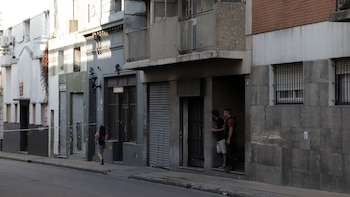 La puerta del edificio en