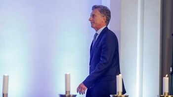 Mauricio Macri camina hacia las