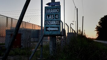 El cartel de ingreso al