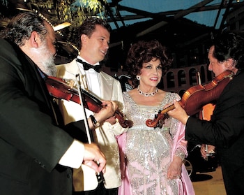 En 2005, la pareja fue especialmente invitada por el príncipe Alberto a la gala de la Cruz Roja en Montecarlo.