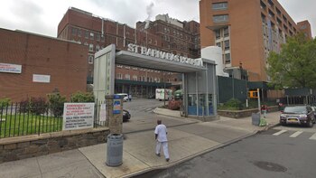 El hospital St. Barnabas del