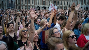 Una multitud en Dublín vitoreó