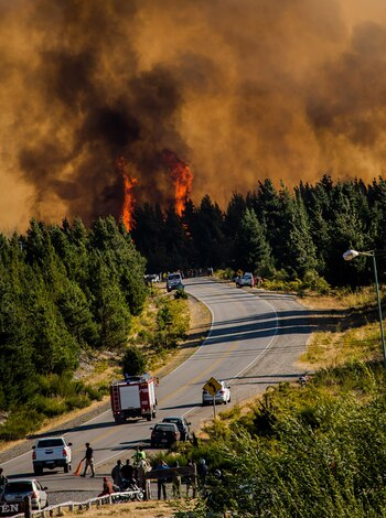 Hasta el momento, quienes investigan los sucesos no determinaron el origen de los incendios que afectan las localidades cordilleranas