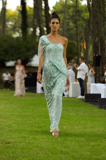 Vestido con corset y falda