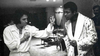 Elvis Presley, Muhammad Ali y la bata de la discordia