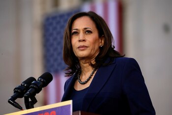 La senadora demócrata Kamala Harris lanzó su campaña para las presidenciales (REUTERS/Elijah Nouvelage/archivo)