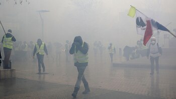El humo cubrió algunas calles de la ciudad (AP Photo/Kamil Zihnioglu)