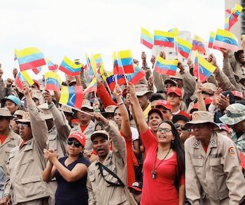 Maduro ha estado intentando demostrar que cuenta con el apoyo de las fuerzas armadas, que ahora intentar expandir con la llegada de milicianos (@NicolasMaduro)