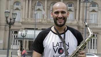 Además de los estudios musicales,