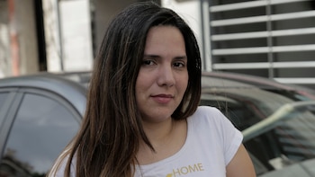 La joven llegó a la