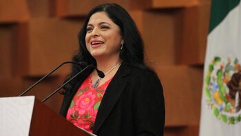 Alejandra Frausto y sus primeros