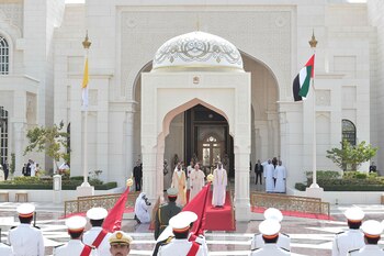 El Papa Francisco asiste a