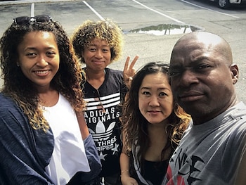 Después de casi 25 de años en pareja, Tamaki y Leonard siguen juntos y apoyan las carreras de sus hijas, ya que la mayor también quiere triunfar en el tenis como Naomi.