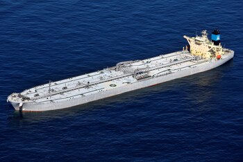 El petrolero Karvounis varado en las costas de Louisiana, Estados Unidos, en 2017, durante otra crisis de la estatal PDVSA (Reuters)