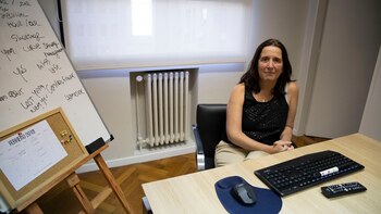 “Lo que veo es que la incertidumbre electoral en la Argentina siempre ha impactado en el mercado cambiario, y que la capacidad de intervención del Banco Central entre bandas está limitada, porque los dólares que compra hoy los puede vender cuando la paridad supere el techo de la zona de no intervención, arriba de 50 pesos”