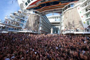 El barco Allure of The