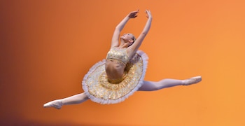 Su hija Indiana, bailarina clásica.