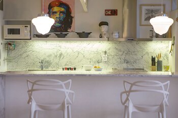 Barra con tapa de mármol