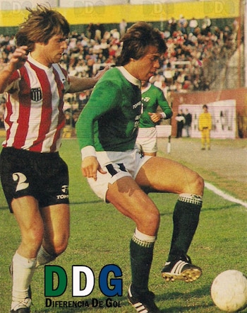 Camino marca a Acosta en