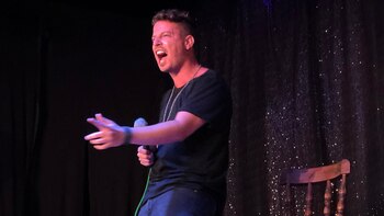 Leo Lenuzza interactúa con el