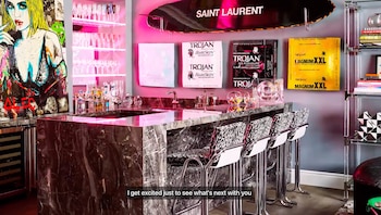 Obras de arte provocativas adornan