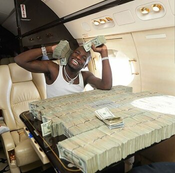 Floyd Mayweather y sus dólares