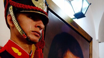 Lágrimas durante un acto oficial.