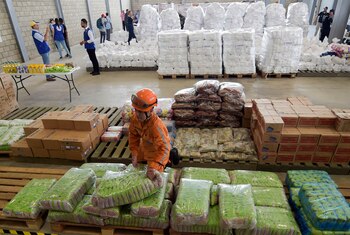 Toneladas de ayuda humanitaria que