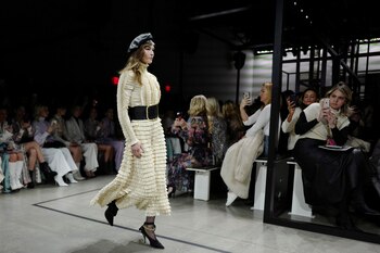 De largo midi, en off