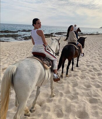 El grupo de amigas montó