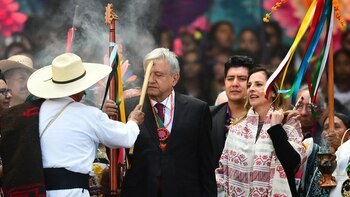 Autoridades mayas destituyeron al líder indígena que asistió a ceremonia de López Obrador sin su consentimiento. (Foto: AFP)