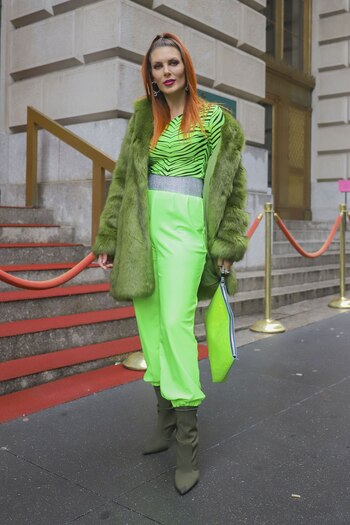 Total look en tonalidades verdes.