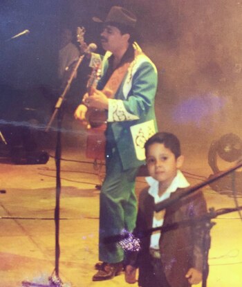 Junto a Los Tucanes de