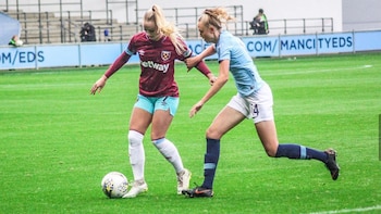 Alisha Lehmann, de 20 años, juega de delantera en el West Ham (@alishalehmann7)