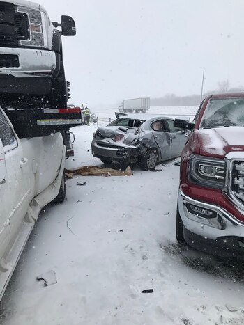 Un camión quedó incrustado contra