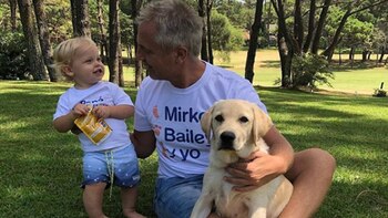 Marley y Mirko, acompañados por