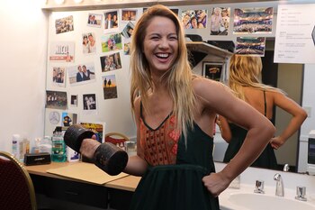 Flor Vigna, jugando con las pesas de Nico Vázquez