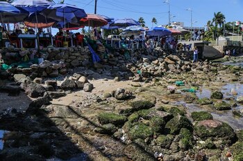 Las paredes del malecón quedaron