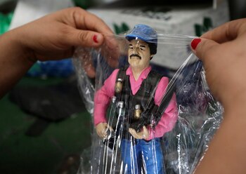 La figura del capo está sobre un pedestal (Foto: REUTERS/Daniel Becerril)