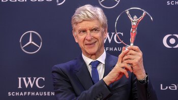 Arsène Wenger recibió una distinción