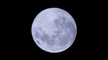 Se denomina “superluna de gusano”