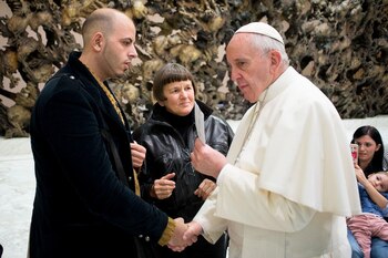 El papa Francisco, al recibir