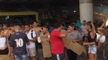 Familiares, amigos y vecinos de