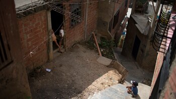 Niños se reúnen en la