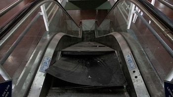 Escaleras mecánicas clausuradas y en