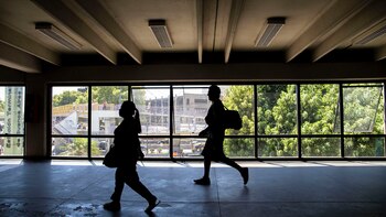 Por la terminal circulan por